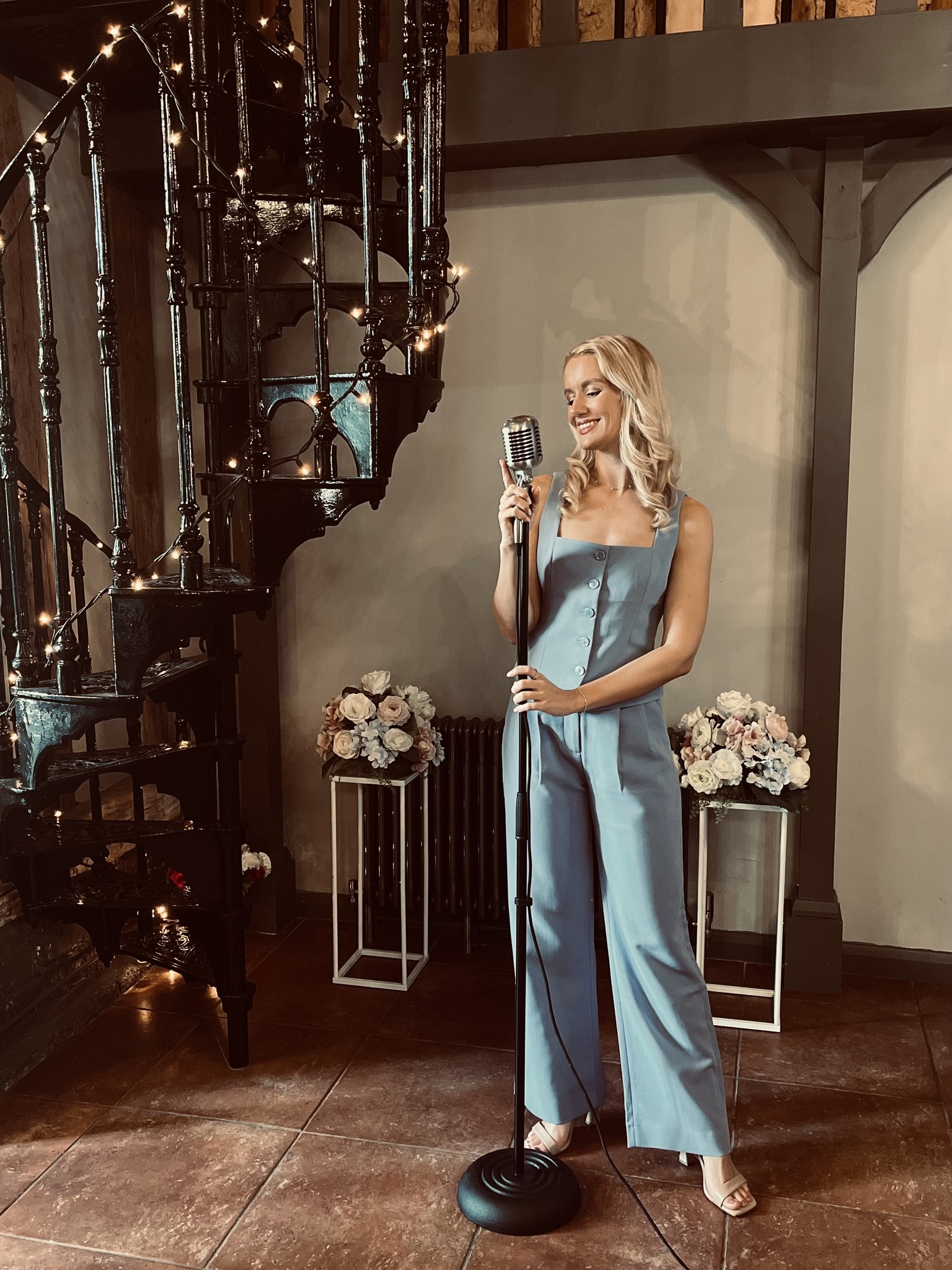 Professional wedding singer based in Surrey performing live music