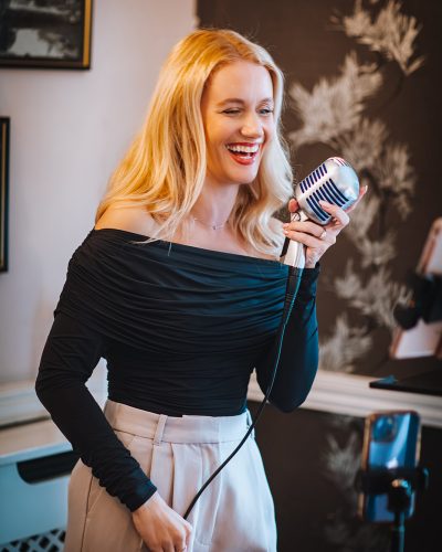 Professional wedding singer based in Surrey performing live music